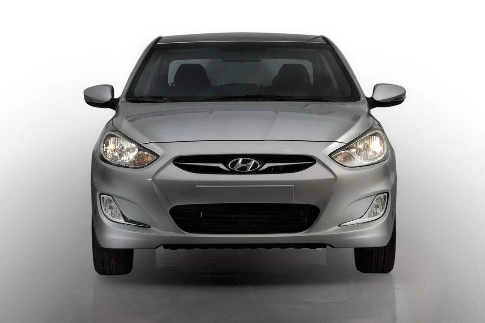 Хундай б у в россии. Hyundai Solaris 2010. Hyundai Solaris 2010 седан. Hyundai Solaris 2011 седан. Hyundai Solaris 2014 седан.