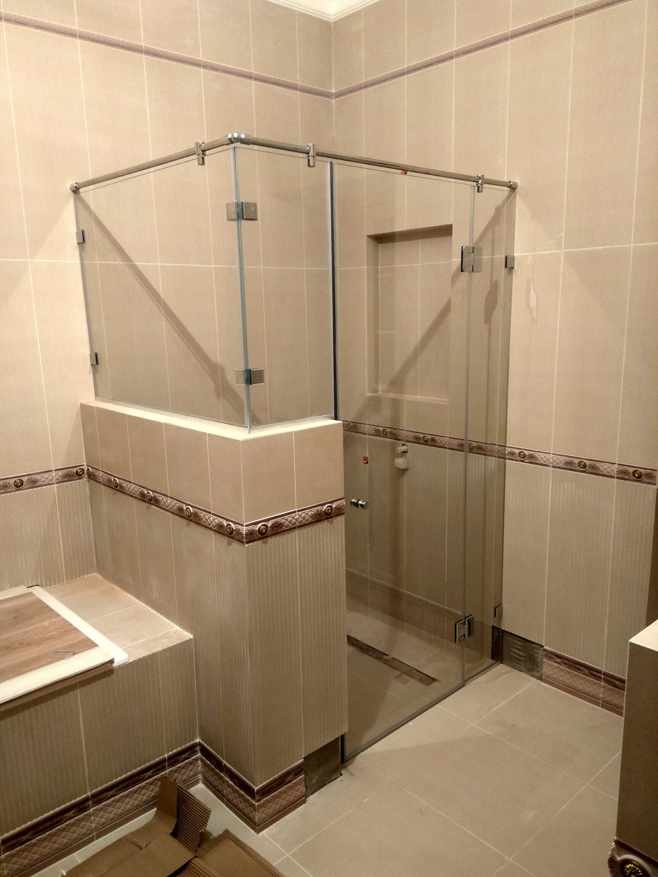 Душевая кабина wecost 8860. Высокая душевая. Комбинированная кабина jacuzzi amea twin premium base l высокий поддон 180см*86см. Высокая душевая. Паровая душевая кабина wellness s6.