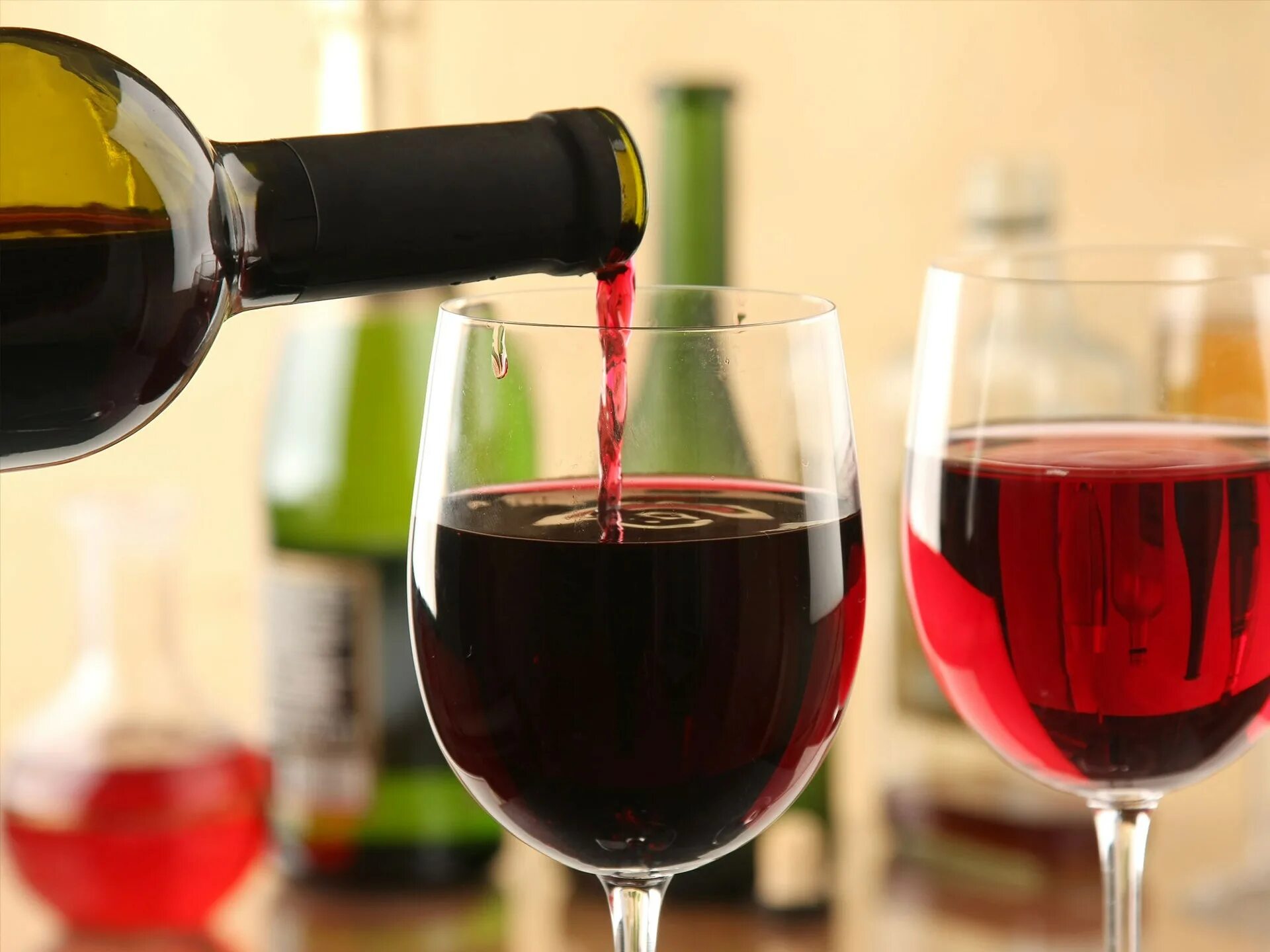 Винодельня купажирование вина. Ассамбляж в виноделии. Ассамбляж вино. Вино в пробирке. Купажирование вина.