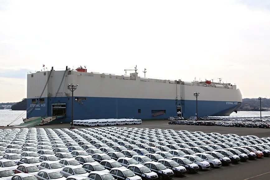 паром для перевозки автомашин. автомобильная паромная переправа. судно автовоз. паромы перевозящие автомобили. ро-ро судно владивосток.