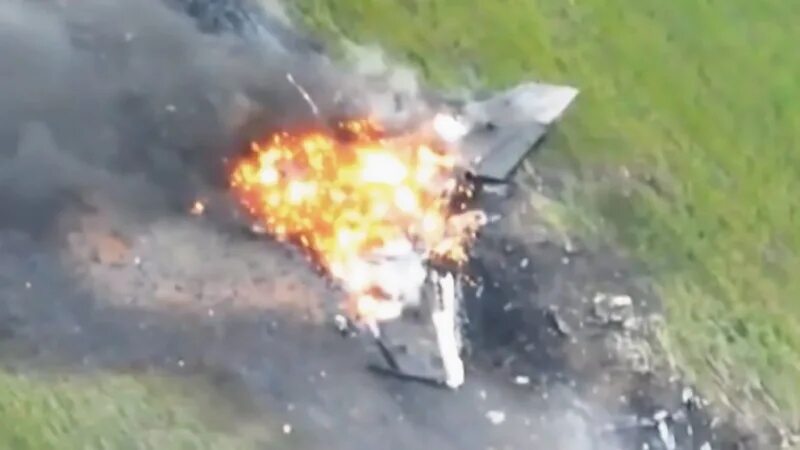 Сбитые российские самолеты. Сбитый украинский истребитель. Сбитый самолет а 50 в краснодарском крае