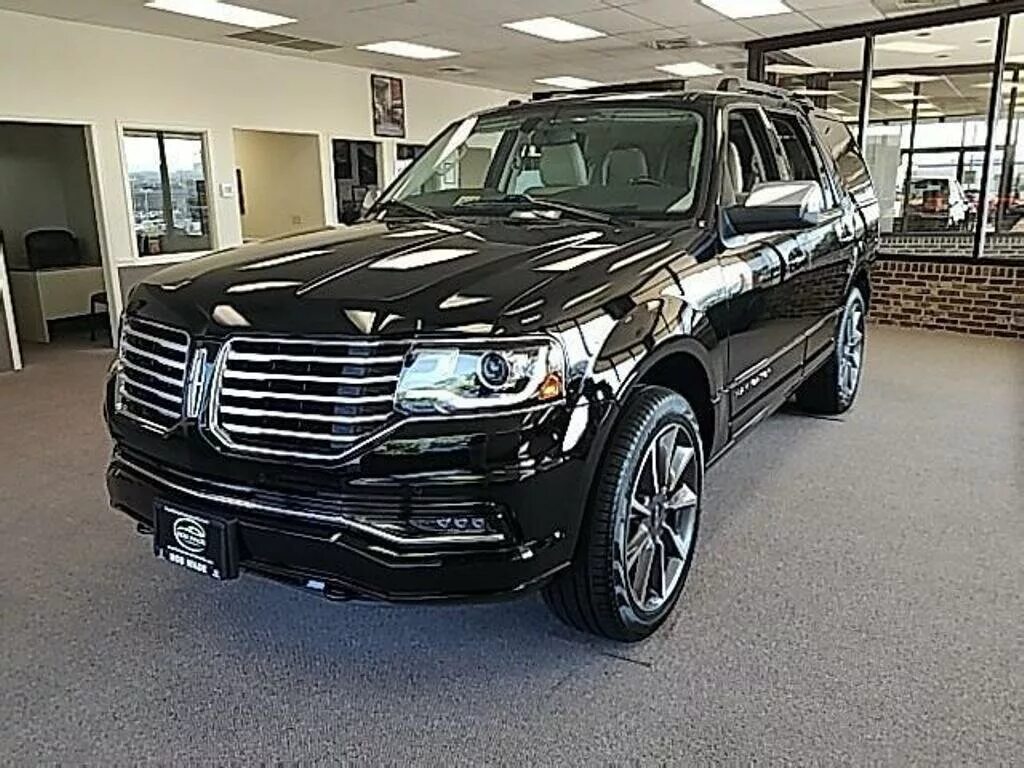 Продажа автомобилей 2017 года. Линкольн навигатор 2017. Внедорожник Lincoln Navigator 2021. Линкольн джип 2017. Линкольн джип 2022.