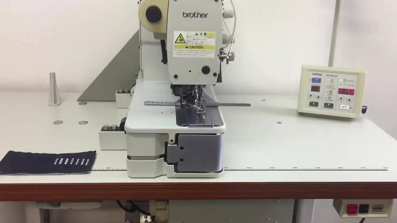 Петельная машинка brother he-800b-2. Brother he. Brother he. Brother швейная машинка промышленная. Brother he.