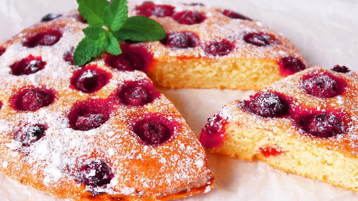 Манник на кефире в духовке пышный. Манник с малиной на сметане. Вкусный манник. Пирог манник с ягодами. Манник со звездочками.