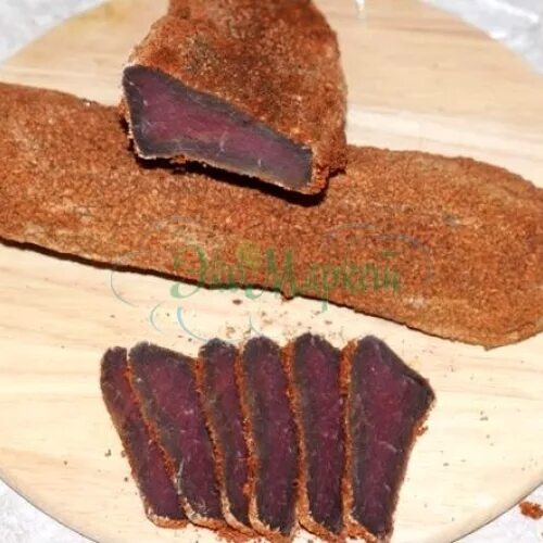 Бастурма из говядины в духовке. Суджух урарту. Бастурма в сушилке для овощей. Говяжья вырезка для бастурмы. Баранина бастурма.