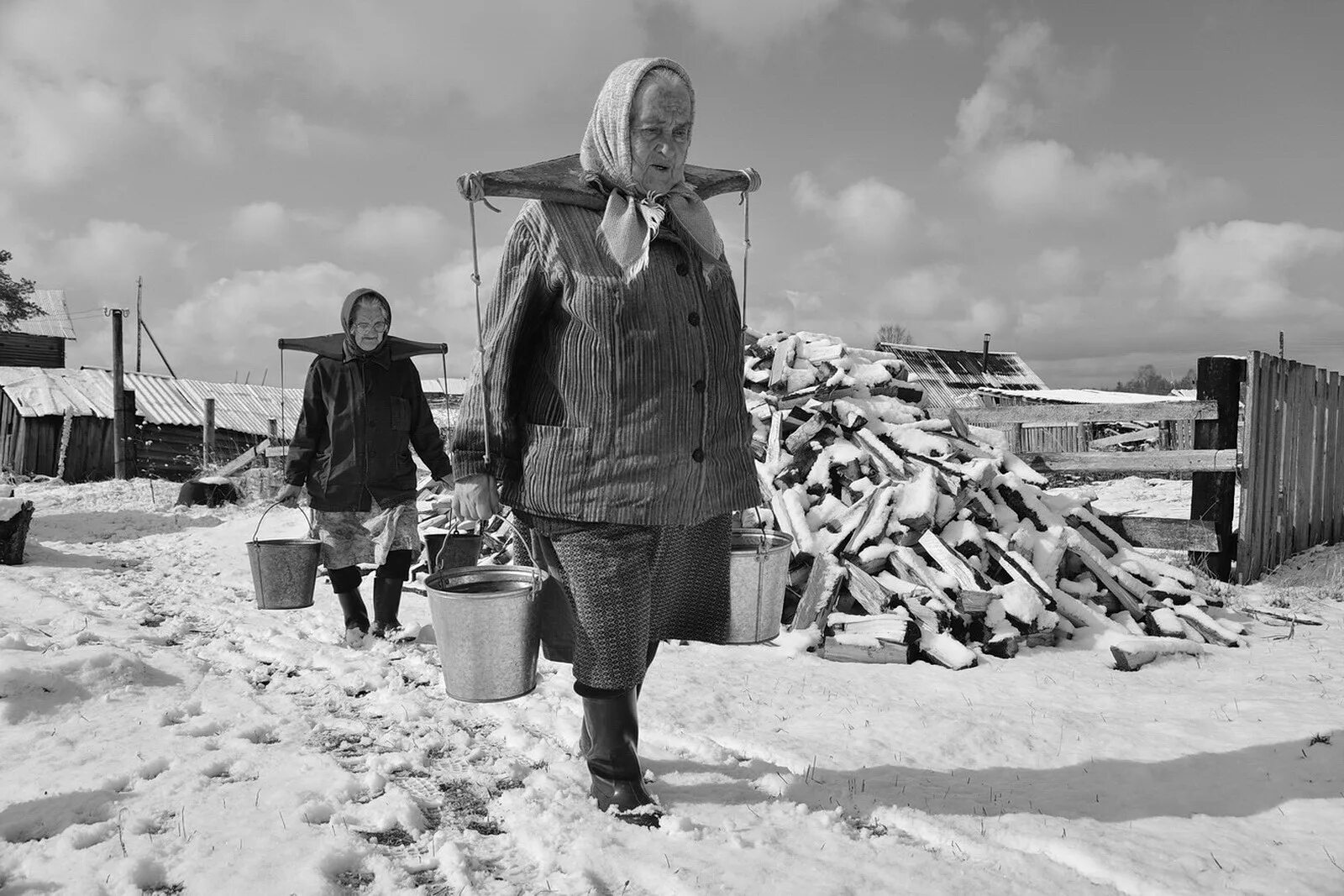 Советские люди в деревне. Жизнь в деревнях России. Деревни СССР зимой. Жизнь в деревне СССР. Все по старому живем