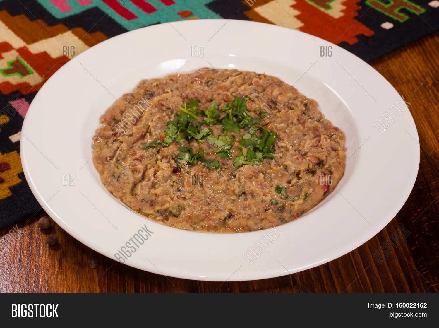 Мешать кашу. Каша грузина. Эларджи кукурузная каша. Гоми мамалыга. Каша грузина.