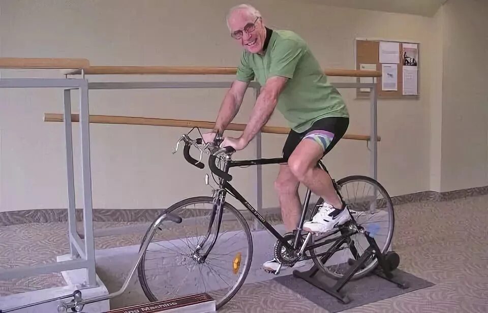 Колено после велосипеда. Велосипед для больных коленных суставов. Велосипед для разработки суставов. Велотренажер для реабилитации коленного сустава. Велотренажер для больных коленных суставов.