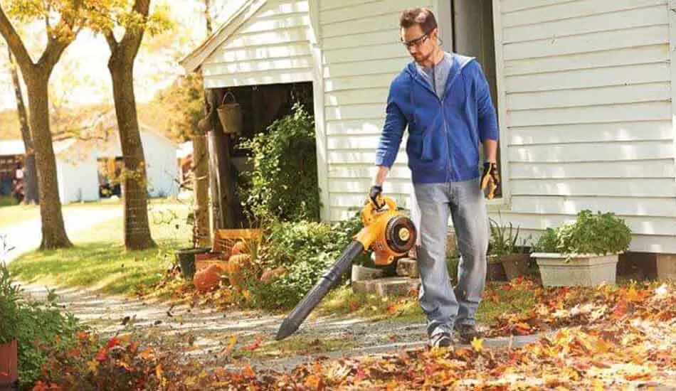 Larry's leaf blower. Пылесос садовый электрический. Воздуходув husqvarna. Leaf blower man. Leaf blower man.
