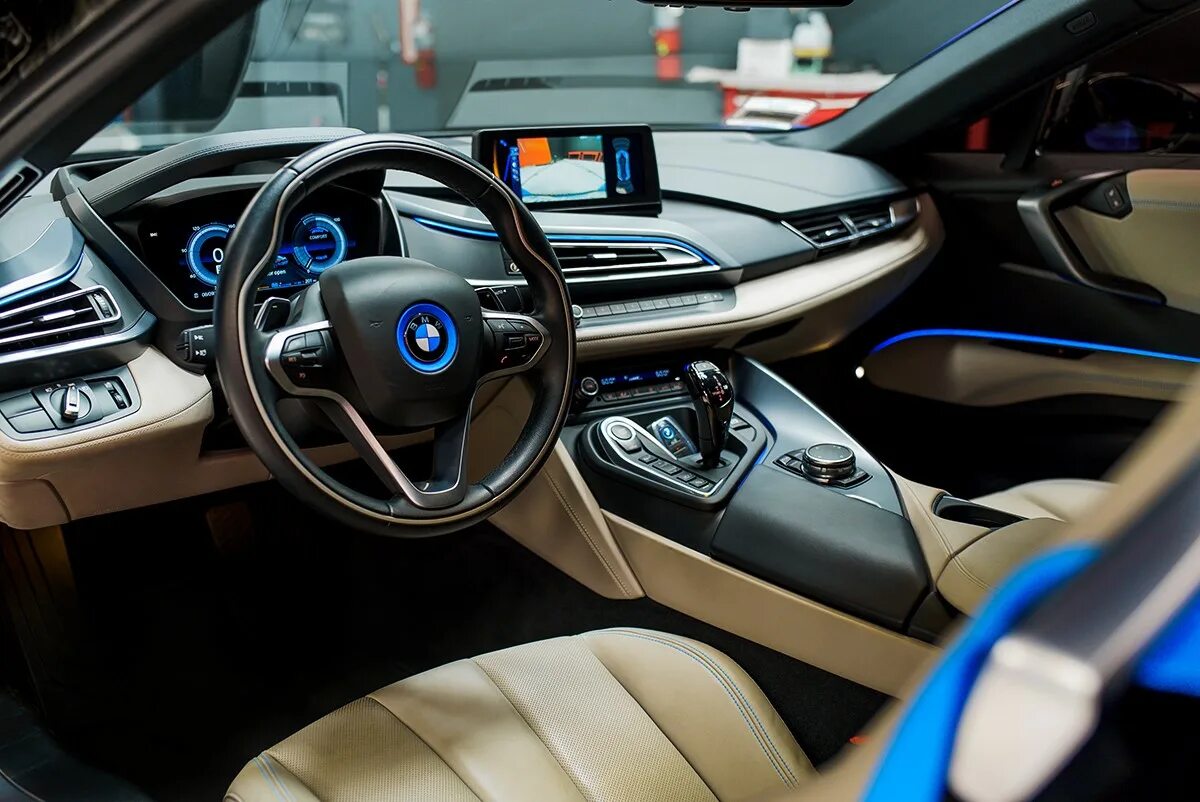 Бмв 8 салон. Bmw i8 2016 салон. Bmw i8 салон 2021-2022. Bmw i8 салон 2021-2022. Bmw i8 салон белый.