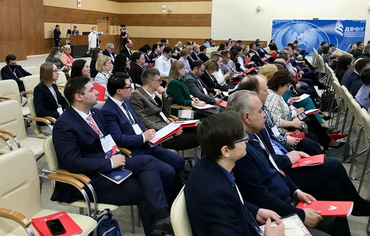 Приоритет 2030 дальний восток. Приоритет двфу. Высшее образование на востоке. Приоритет 2030 дальний восток логотип. Приоритет 2030 дальний восток логотип.