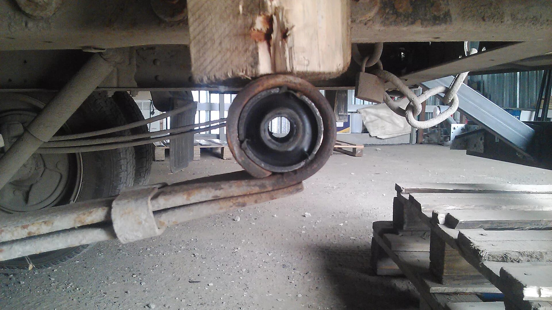 Сайлентблок полурессоры бпв 30х60х100. Сайлентблок амортизатора bpw 24. Сайлентблоки камаз 6520. 180. Сайлентблок полурессоры тонар.