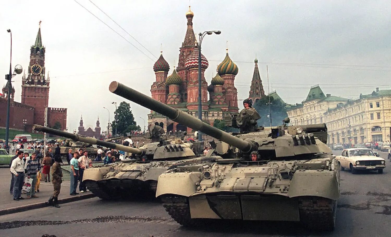 Августовский путч 1991. Путч в Москве 1991. ГКЧП август 1991. Августовский путч танки в Москве. Август 1991 что произошло