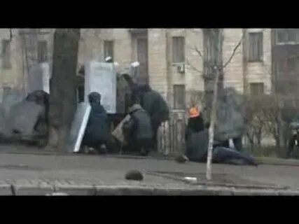 В москве расстреливают людей видео
