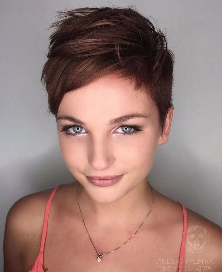 Short hair cuts. Пикси асимметрия 2020 Пикси. Стрижка Пикси Калманович. Стрижка Пикси ассиметрия.