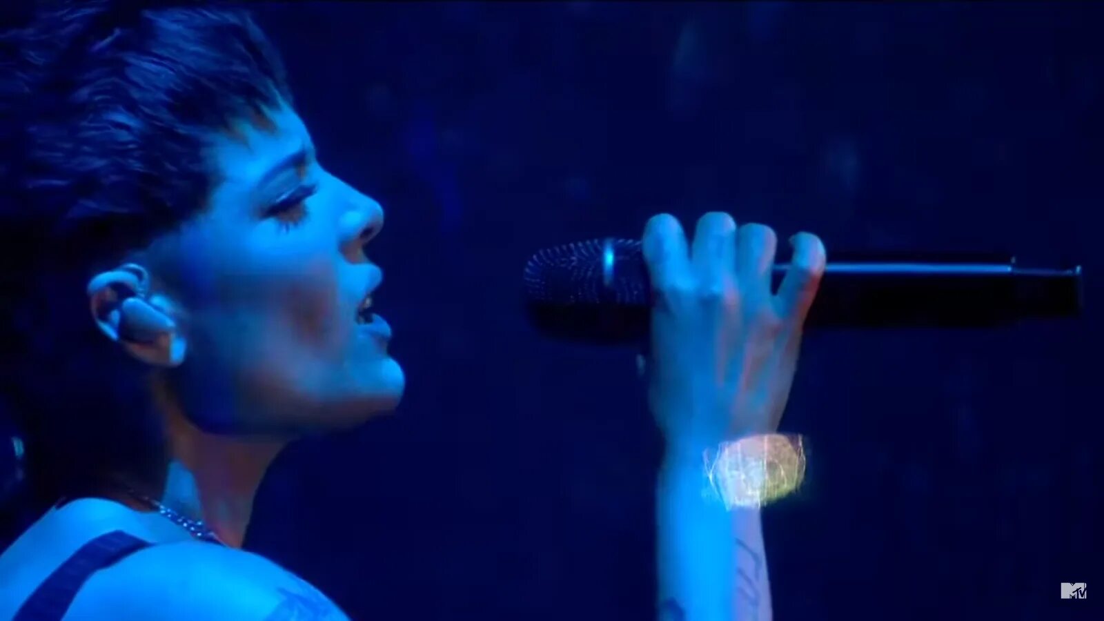 Halsey without me видео. Halsey without me. halsey - without me (live from the victoria’s secret 2018 fashion show). halsey nightmare.