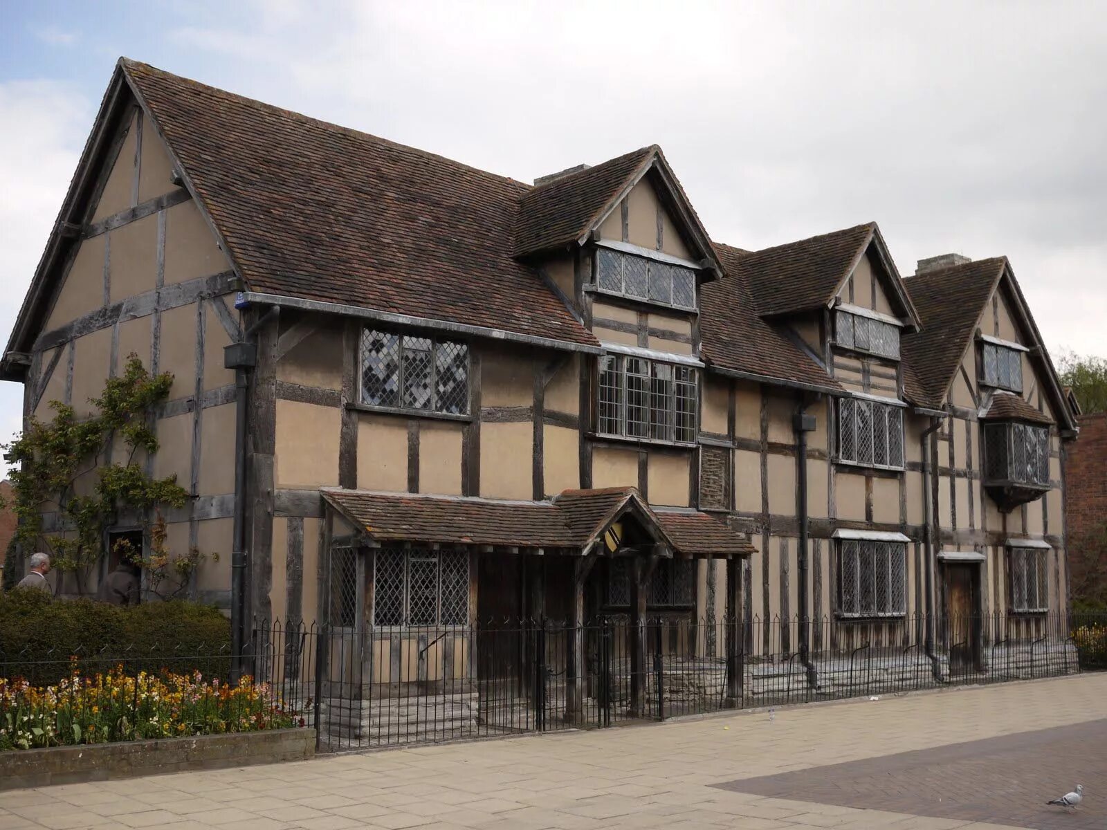 Upon interest. Стратфорд дом шекспира. stratford-upon-avon, england. the house of shakespeare, stratford-upon-avon, england. стратфорд-апон-эйвон.