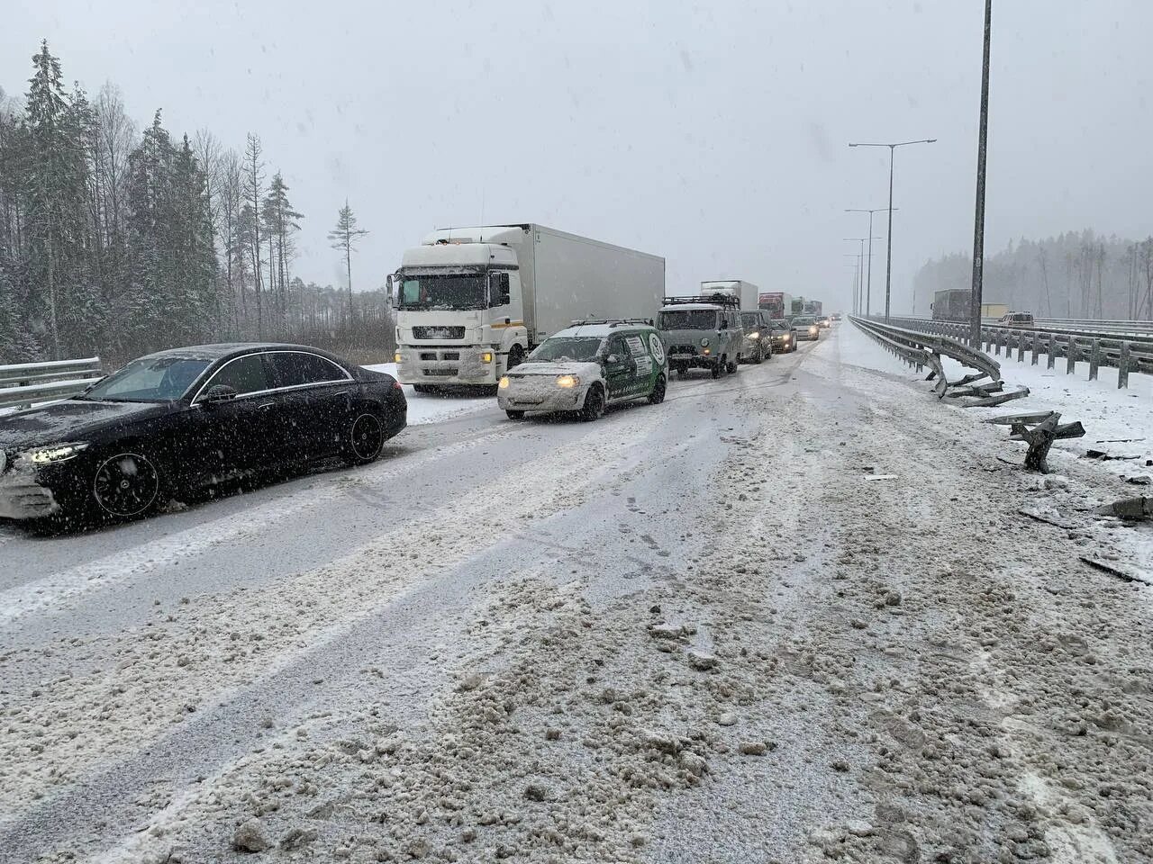 М11 перекрыта сегодня. ДТП м11 Новгородская область. ДТП на м11 сегодня в Новгородской области сегодня. Трасса снег.