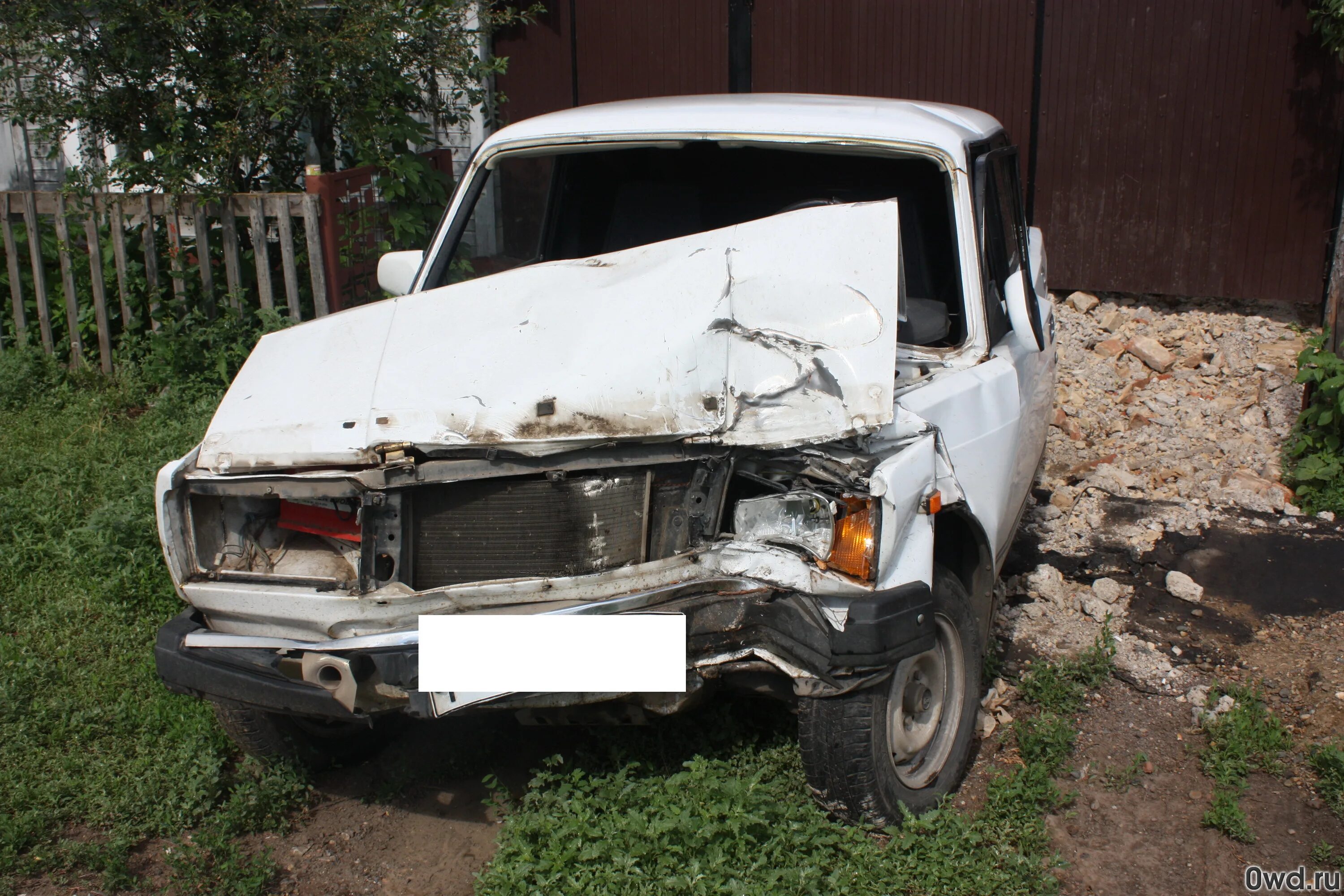 Битый ваз 2112 тотал. Ваз 2115 битый. Ваз 2115 черная битая. Ваз 2114 битая зимой. Лада 2109 разбитая.