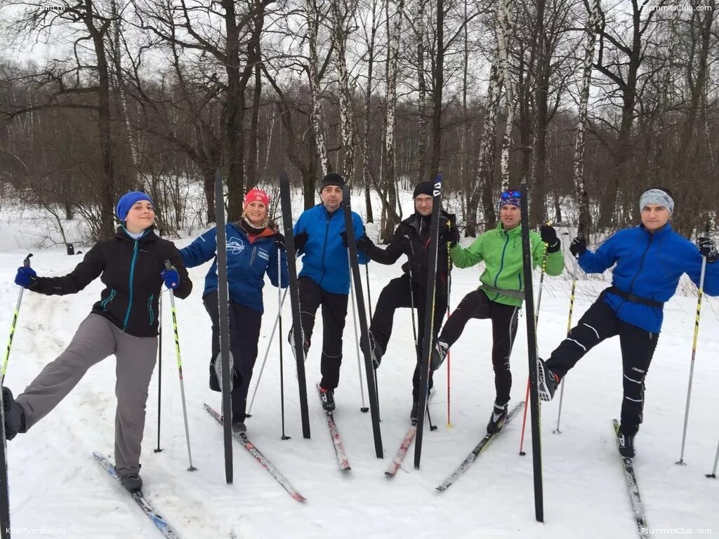 Лыжные тренировки. Тренировка по лыжам. Лыжные гонки тренировка. Подростки на лыжах.