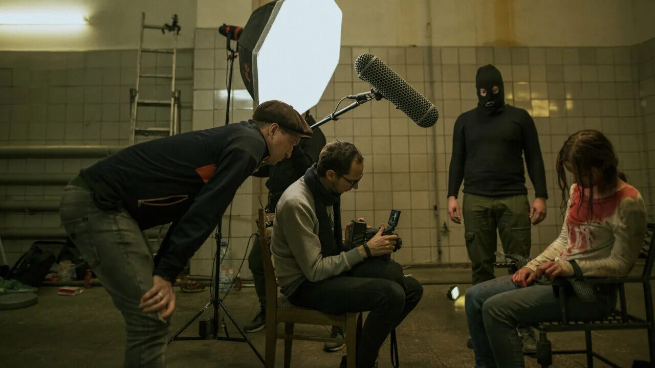 где снимают не спать. антон шастун 2022. о, ень уставшая девушка. где снимают не спать. шоу не спать шастун и макар.