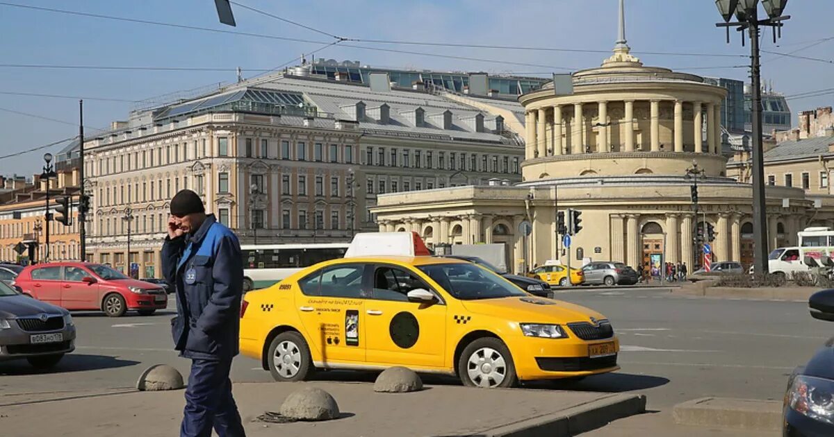 Такси к назначенному времени. Московский вокзал Санкт-Петербург стоянка такси. Аэропорт Пулково такси. Московский вокзал такси. Такси на Московском вокзале Санкт-Петербурга.