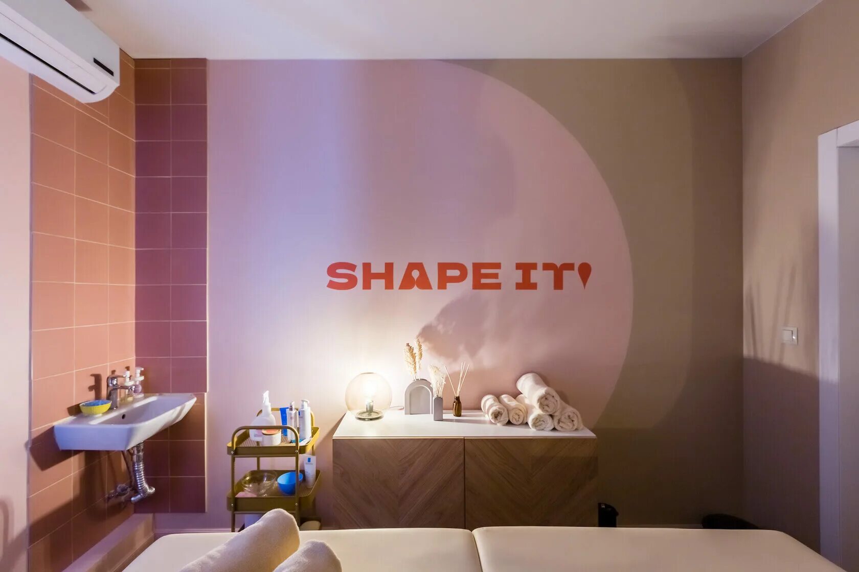 Shape it москва. Цветной бульвар 25с1. shape it. москва цветной бульвар 25с2 коктейльная.