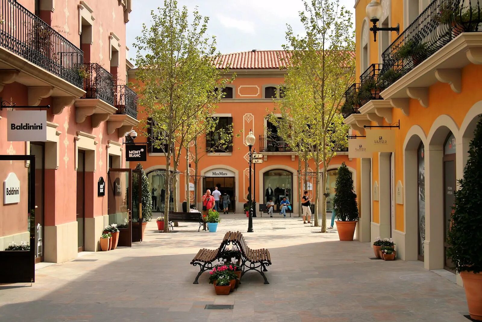 Roca outlet. Ла рокка вилладж аутлет испания. Унитаз roca hall a346627000. Сантехника рока отзывы. Roca outlet.