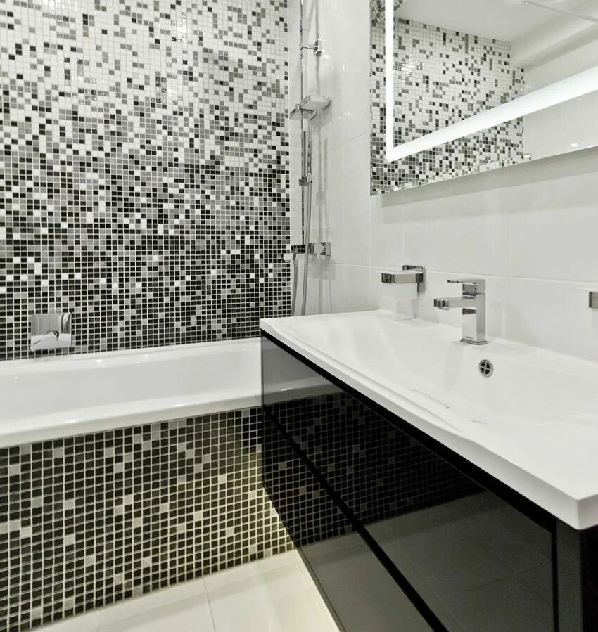 Ванна мозаикой фото. Мозаика в ванной комнате. Мозаика в интерьере ванной. Мелкая плитка для ванной. Ванная с мозаикой.