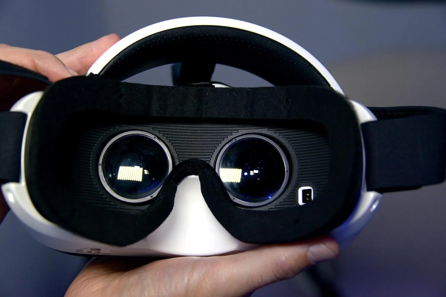 Какие купить очки виртуальной. Samsung Gear VR. Самсунг Геар шлем. Очки виртуальной реальности самсунг Gear VR. Виар очки самсунг.