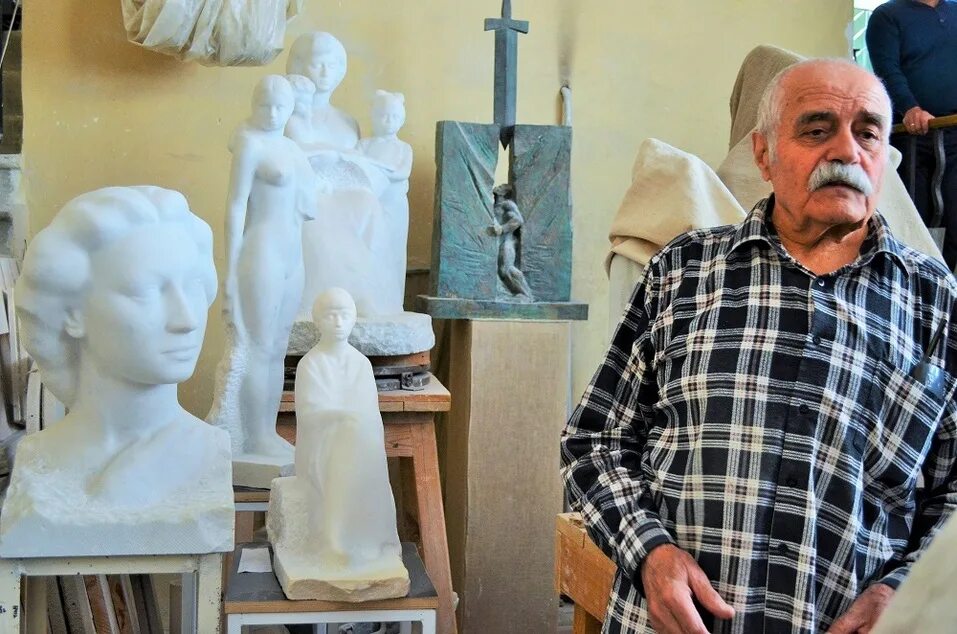 Вардкес авакян. Авакян вардкес айкович скульптор. Скульптор авакян челябинск. Авакян вардкес айкович скульптор. Авакян вардкес айкович скульптор.