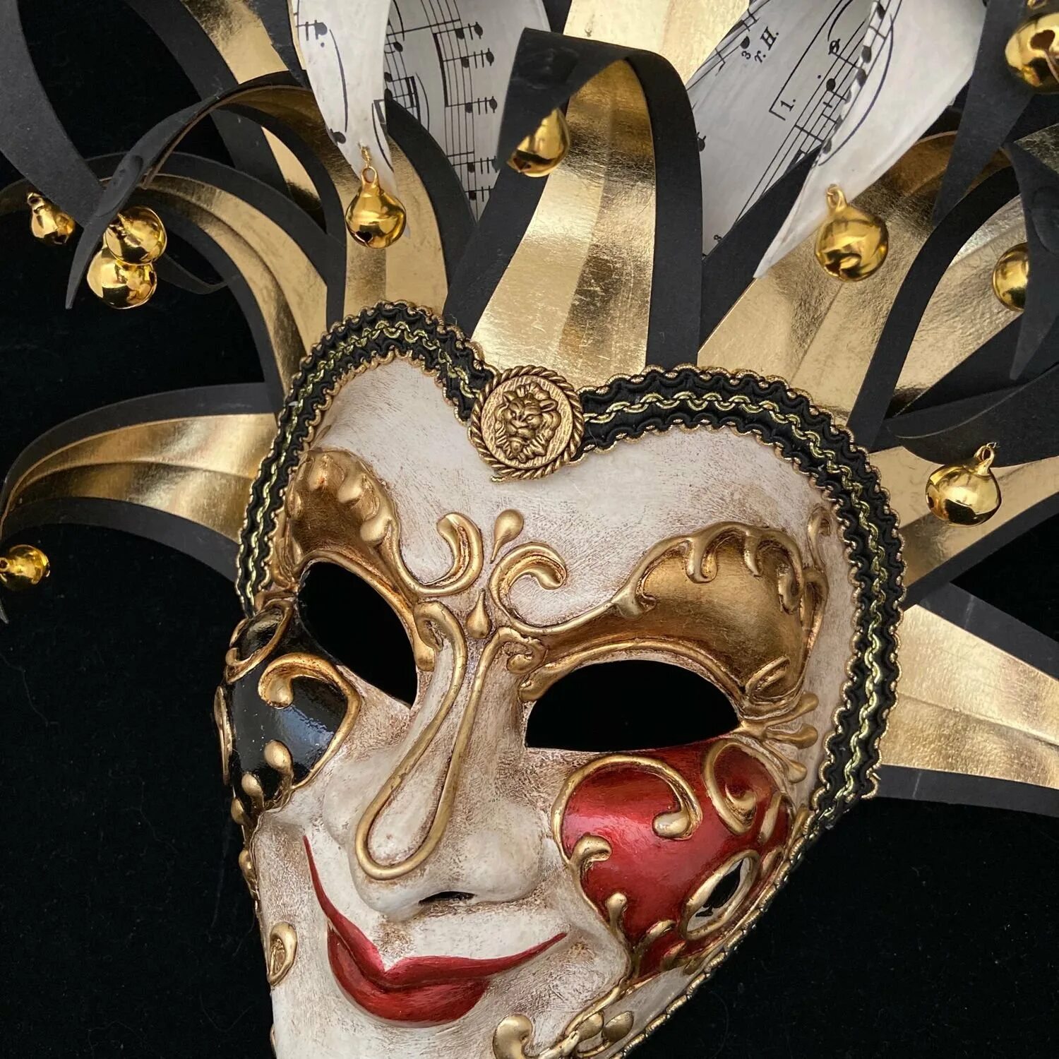 Картинка где маска. Венецианская маска Маттачино. Венецианская маска Вольтер. Маски венецианские карнавальные. Венеция маски - Маттачино.