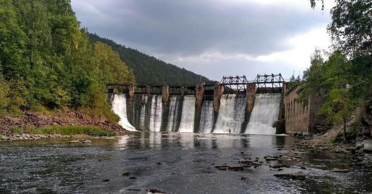 Пороги завод. ГЭС на реке большая Сатка. Плотина Сатка. ГЭС пороги Сатка. ГЭС пороги Челябинская.