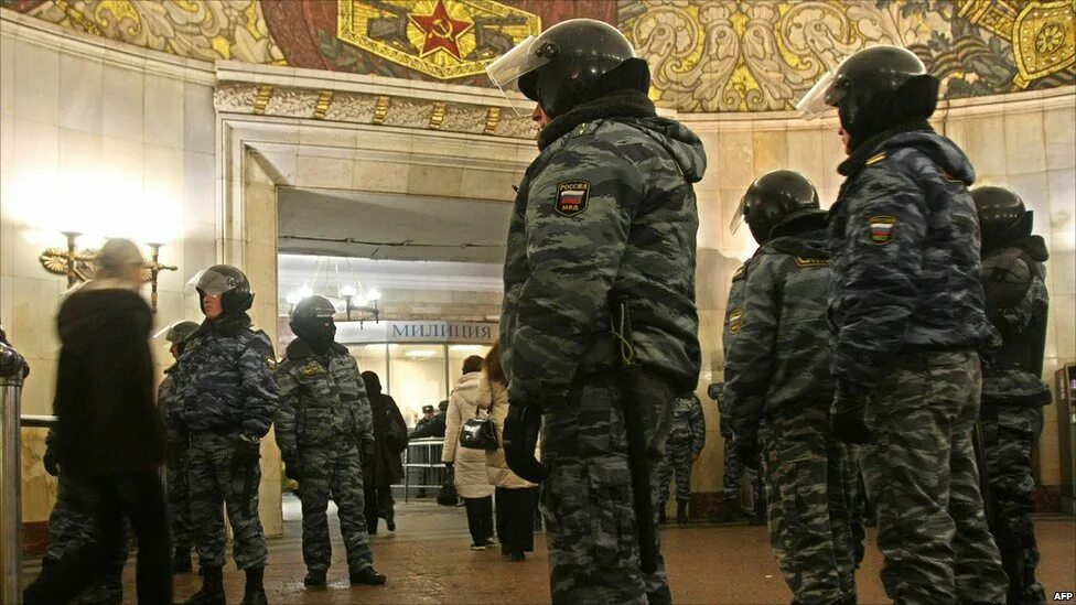 26 октября россия. ОМОН В метро. Омоновцы в метро. Спецназ в метро. ОМОН МСК метро.