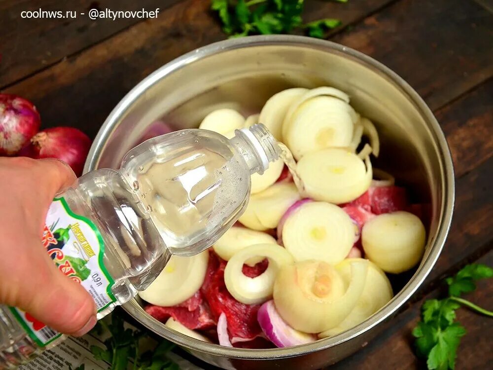 Классический рецепт маринада шашлыка с уксусом. Шашлык СССР С уксусом и луком. Шашлык с уксусом и луком. Шашлык СССР С уксусом. Советский шашлык на уксусе.