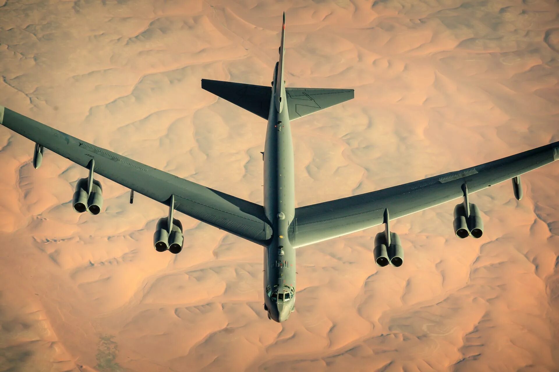 Американский бомбардировщик B-52H совершил маневры над Балтийским морем - Россий