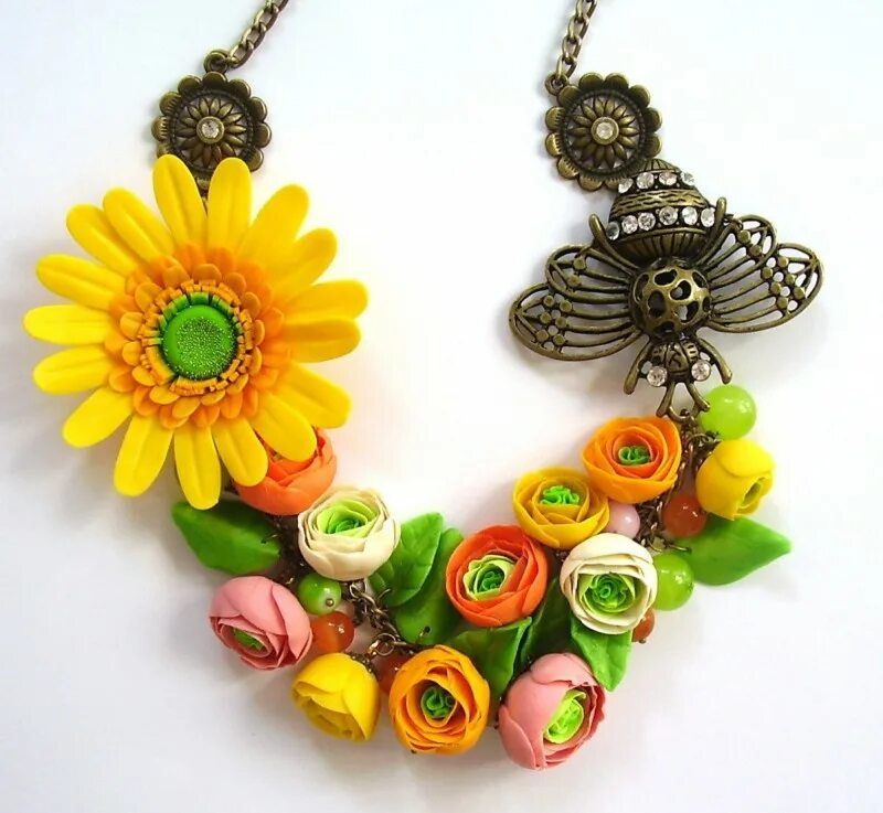 украшения из полимерной глины. украшения из полимерной глины. стильная брошь из полимерной глины. ручной работы пластиком. работа с пластмассой.