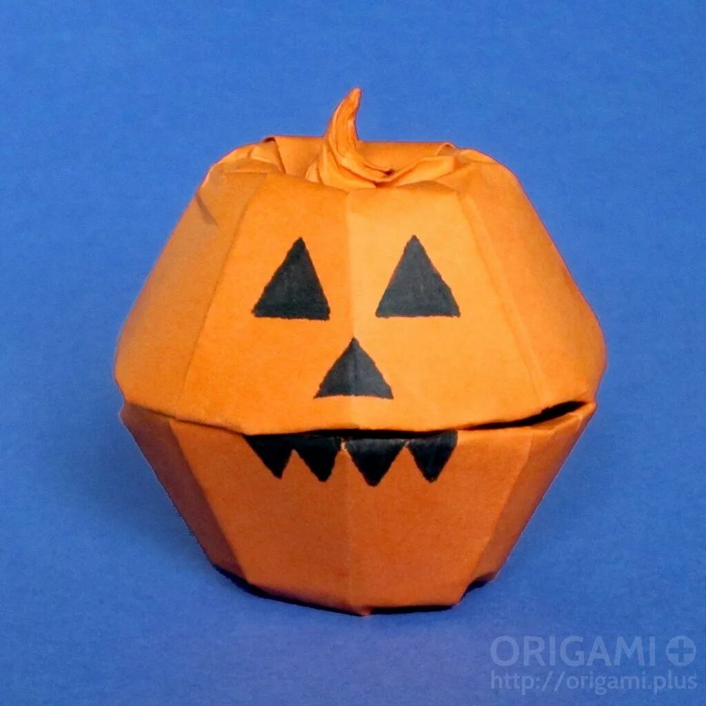 Оригами для хэллоуина из бумаги. Хэллоуинская тыква оригами. Оригами тыква на хэллоуин из бумаги. Оригами на хэллоуин. Halloween origami.