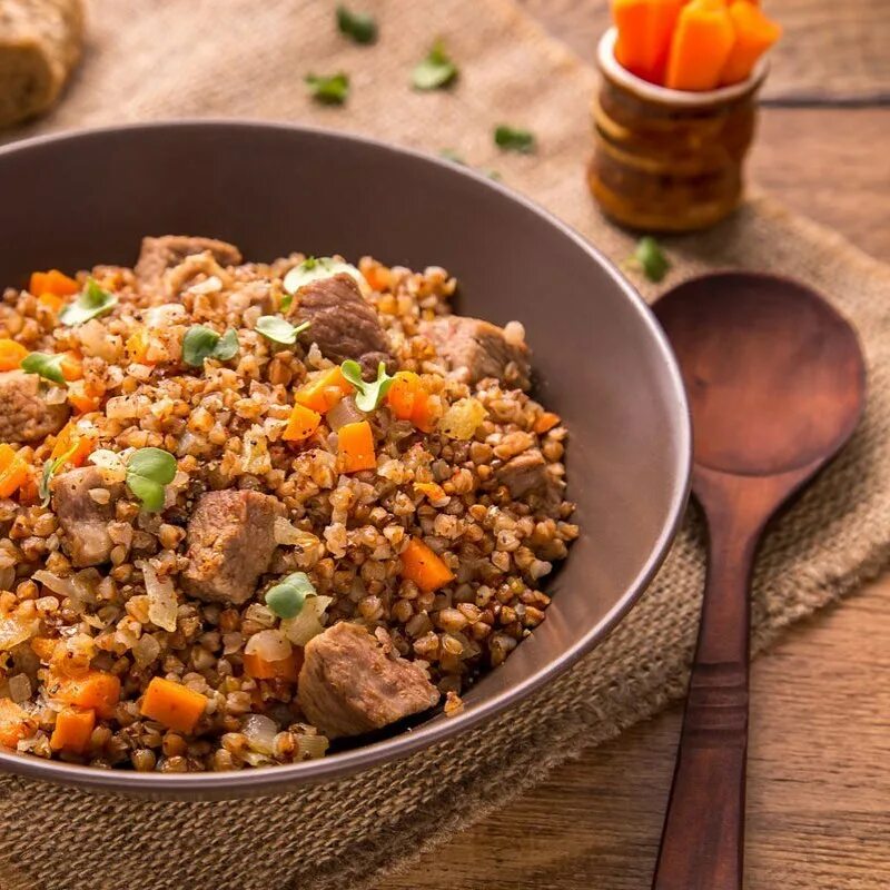 гречка по-купечески со свининой. гречка по купечески от ивлева. купеческая гречка. гречка по купечески по госту. гречневая каша по-царски.