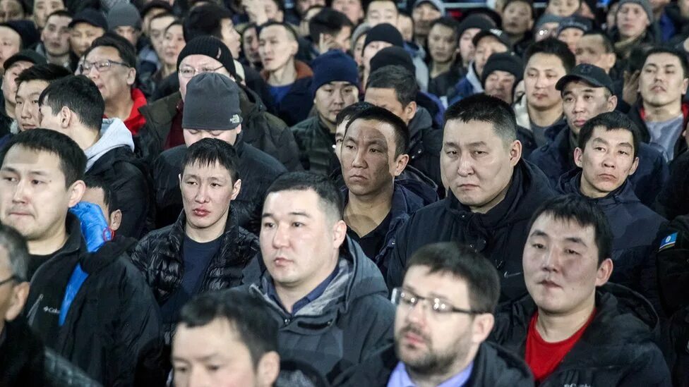 якуты против. мигранты из киргизии в москве. якутские националисты. якут против оленя драка. якуты против.