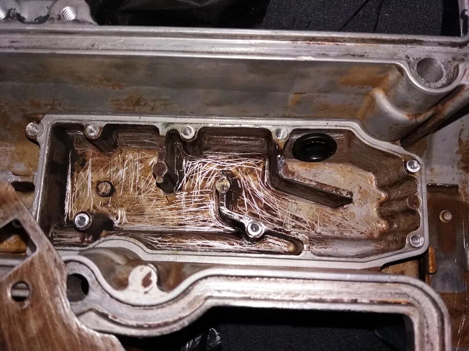 Прокладка крышки картерных газов 2106. Прокладка вентиляции картерных газов ga16de. Прокладка вентиляции картерных газов. Жрет масло на ниссан санни. Прокладка вентиляции картера ga15de.