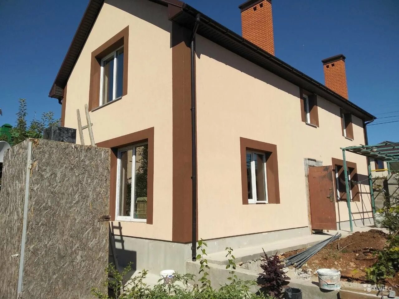 Дом короед фото цвета. Дизайнерские фасады короедом. Дом короед фото цвета. Фасады домов отделка короедом. Отделка домов короедом.