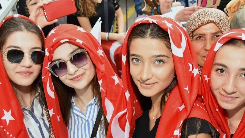 Turkey people. Население Турции. Турция люди. Местное население Турции. Турецкие девушки население.