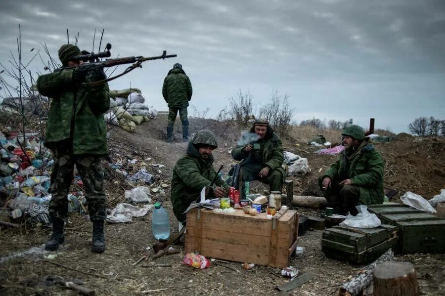Сколько погибло российская армия. Пьяные украинские военные. Убитые украинские военные. Пьяные украинские солдаты.
