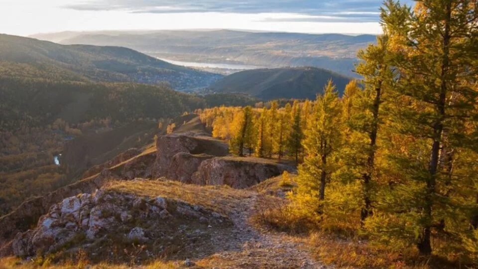 Торгашинский хребет Красноярск. Торгашинский хребет черная сопка. Торгашинская сопка Красноярск. Торгашинский хребет тропа Красноярск.