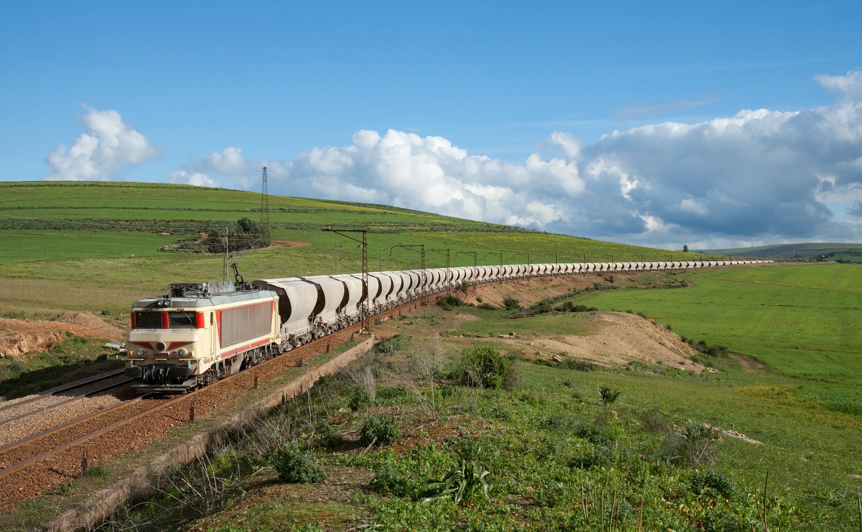 Железные дороги африки. Железная дорога в Африке. ЖД Африки. Поезда в Африке. ЖД дороги Африки.