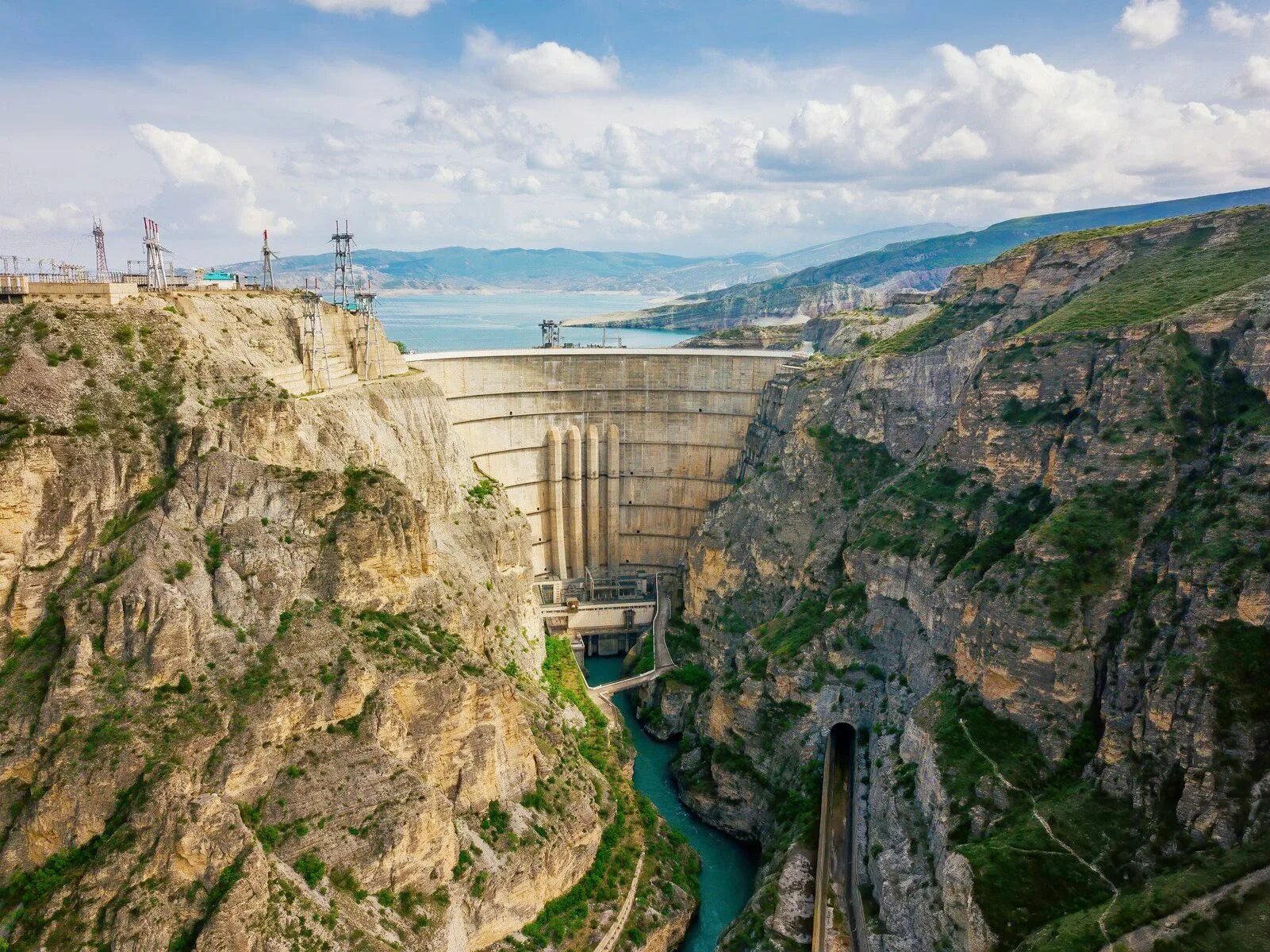 Чиркейская ГЭС И водохранилище. Дагестан ГЭС Сулакский каньон. Чиркейское водохранилище и Сулакский каньон. Чиркейская ГЭС В Дагестане.