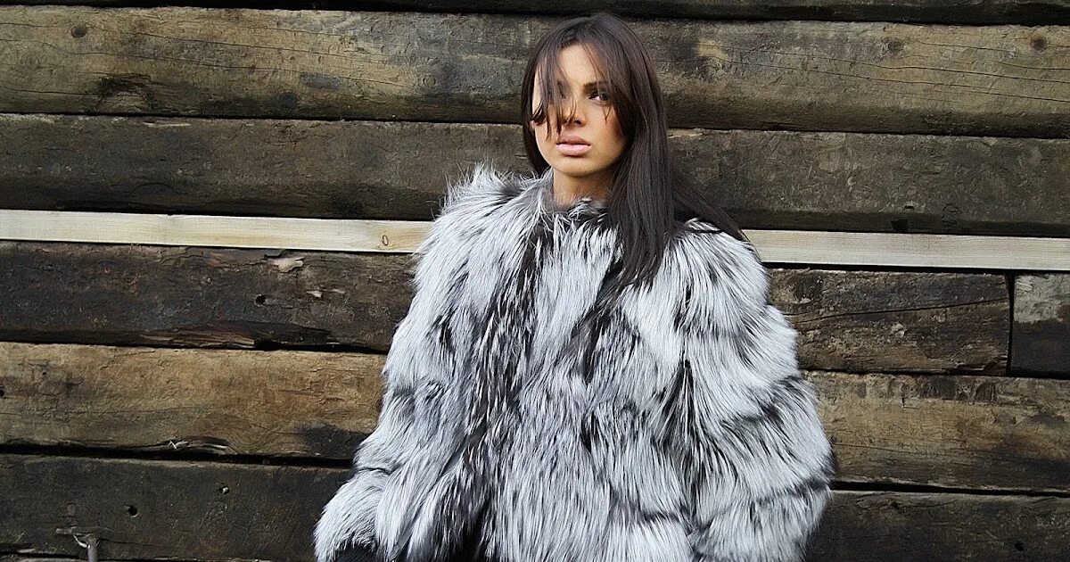 Длинные шубы из норки. Шуба норка saga mink. Снилась меховая шуба. Мех соболя. К чему снится зверек норка.