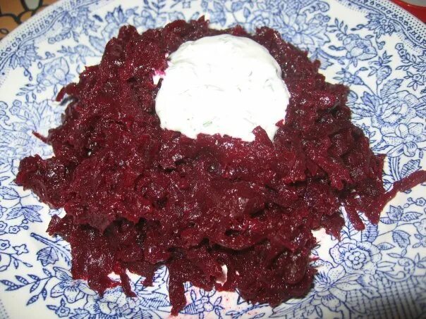 свекла тушеная в сметане. свекольный салат с чесноком и майонезом. свекла, тушенная в сметане или соусе. свекла тушеная в сметане рецепт. свекла тушеная.