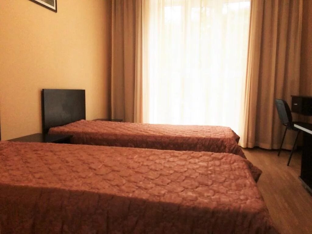 Отель маро сочи гагарина. Комната щель. Открытые двери в темноте. Санмарин амурская ул. Отель платонов лазаревское.